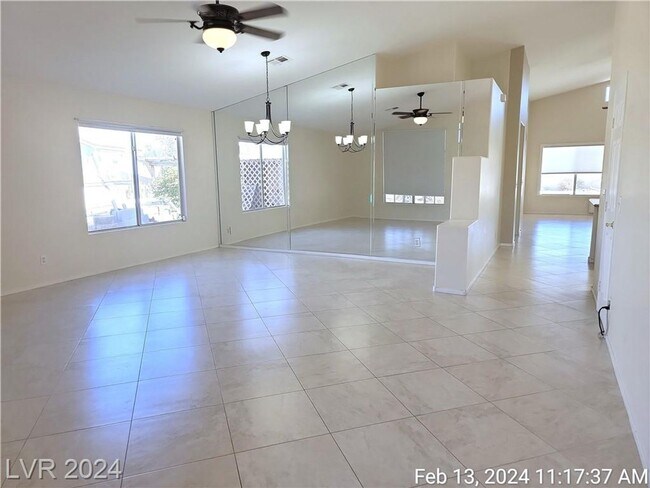 Foto del edificio - IMMACULATE 4-BEDROOM HOME IN HENDERSON