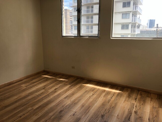 Foto del edificio - 2/1/1 Nice and Includes utilities!