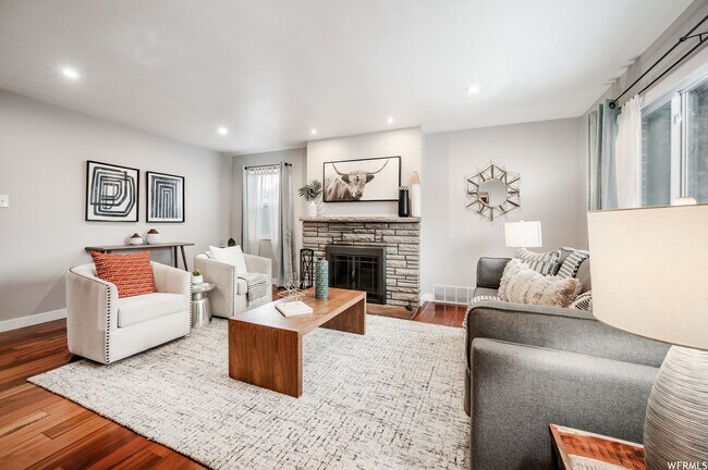 Building Photo - Beautiful Updated 3 Bed, 2 Bath Home Near ...