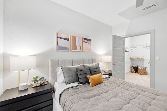 Building Photo - Special Offer: Up to 6 Weeks Free Rent!