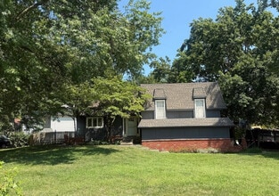Building Photo - 520 S Meadowbrook Ln