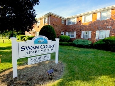 Swan Court Apartments