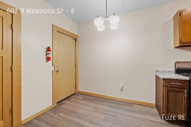 Building Photo - 602 N Mendota St