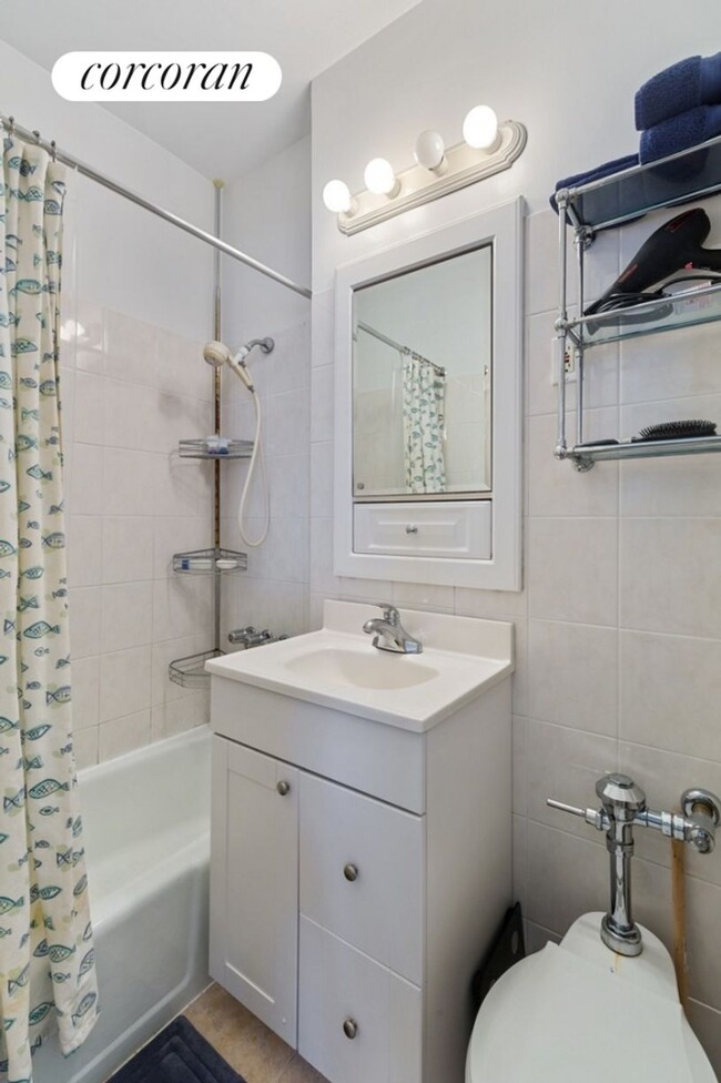Foto del edificio - 112 W 72nd St
