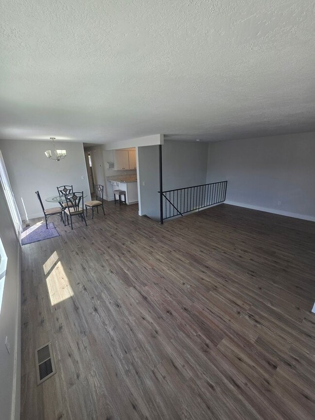 Photo - Spacious 4 bedroom 3 bathroom townhouse!