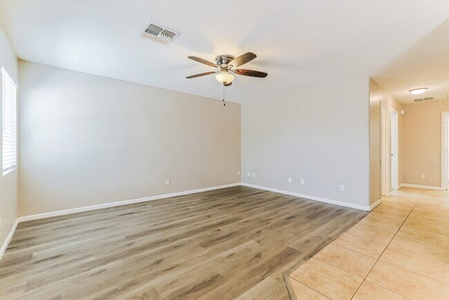 Foto del edificio - 28113 N Superior Rd