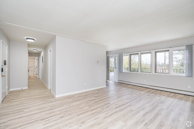 2 habitaciones, 1 baño - 950 pies cuadrados - Sala de estar - Zola Apartments