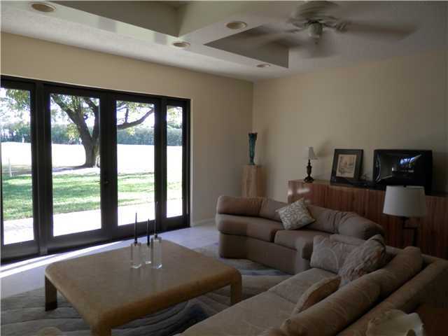 Foto del edificio - 830 Greensward Ct