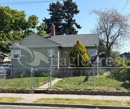Building Photo - 520 N Blue St