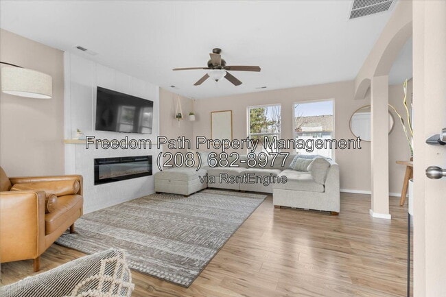 Building Photo - 3783 Pandion Dr