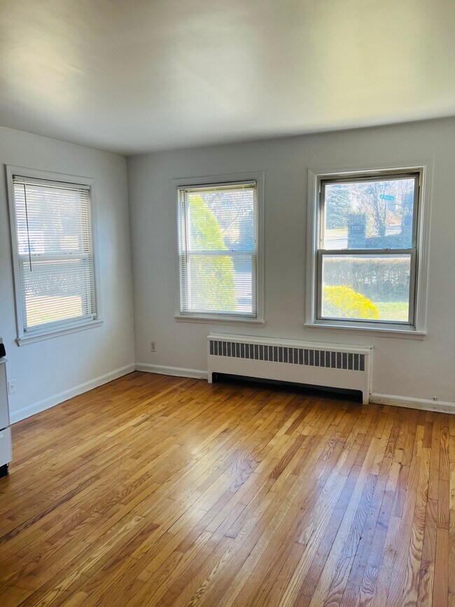 Building Photo - 294 West Post Road