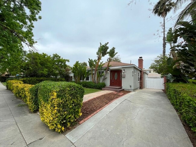 Foto del edificio - MOVE-IN READY! House w/full guest unit; near to Ventura Blvd!