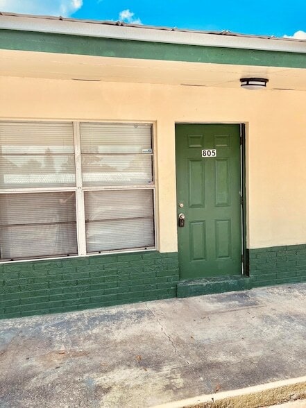 Building Photo - 805 Revels Ln