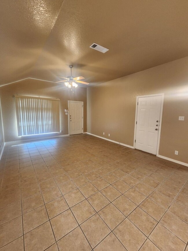 Building Photo - 3 Bedroom / 2 Bath Duplex – Near Fort Hood – Killeen, TX