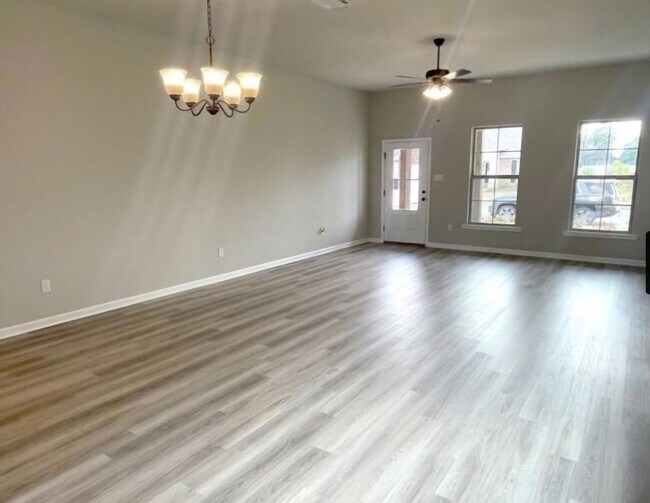 Building Photo - 39500 Ridgeland Dr