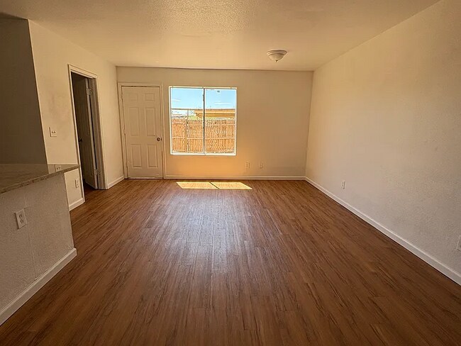 Foto del edificio - 5880 S Del Moral Blvd