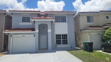 Building Photo - 10155 SW 163rd Pl