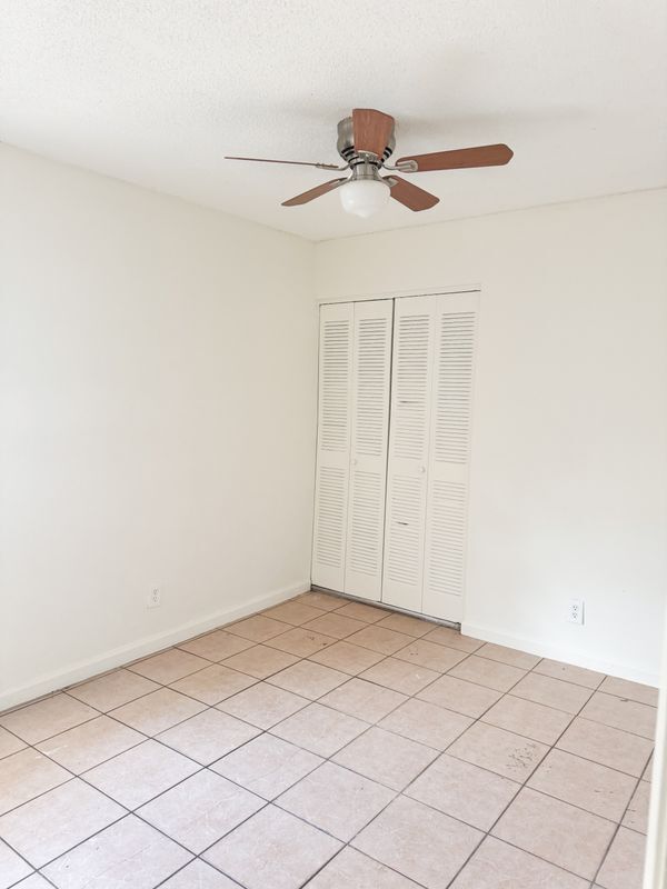 Foto del edificio - 5944 NW 21st St