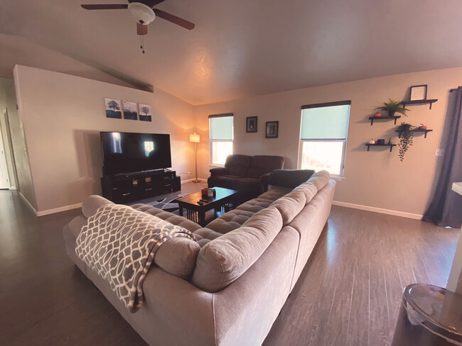 Foto del edificio - 3124 Parkview Way