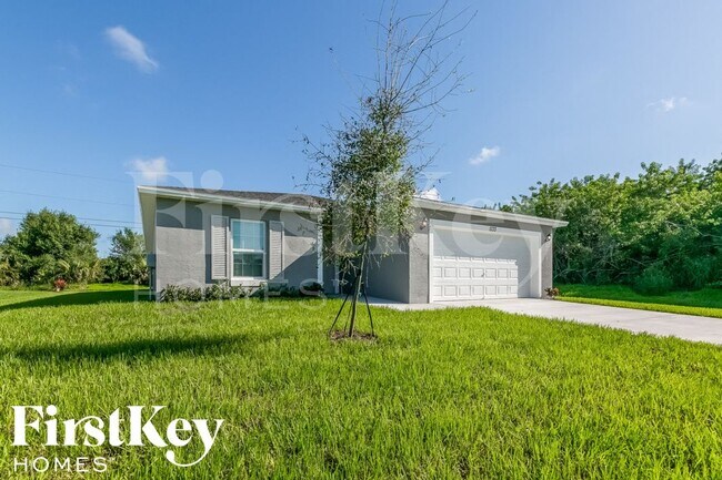 Foto del edificio - 1133 SW Eleuthera Ave