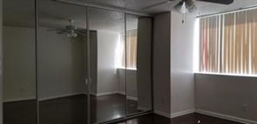 Foto del edificio - 5120 Elmhurst Rd