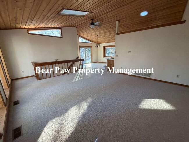 Building Photo - Two bedroom, two bath Bailey Beauty!