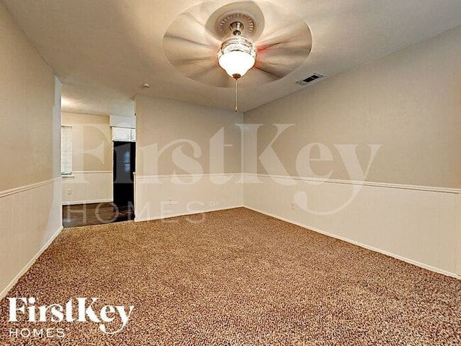 Foto del edificio - 4639 Nettleton Dr