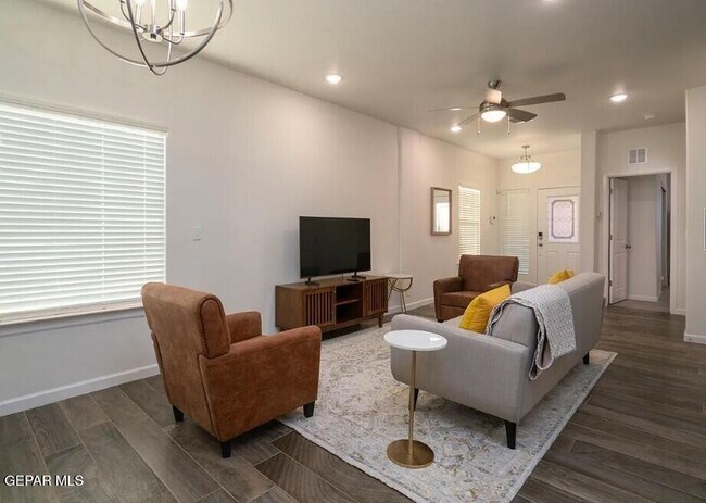 Building Photo - 1074 Hoppas Ct