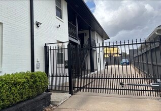 Building Photo - 2030 Portsmouth St