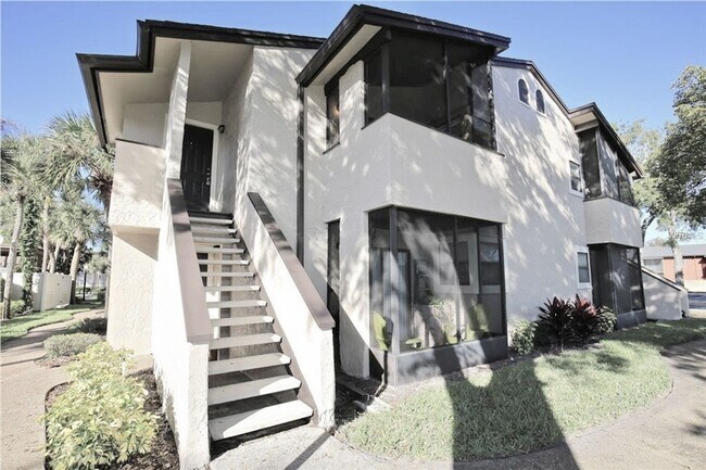 Foto del edificio - Beautiful 1/1 wood floor condo for rent in...