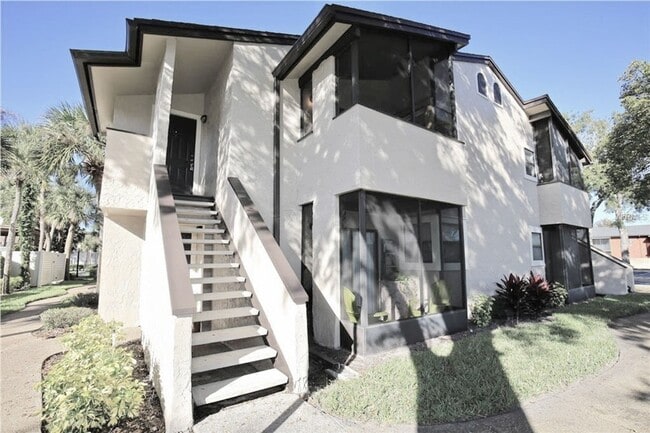 Building Photo - Beautiful 1/1 wood floor condo for rent in...
