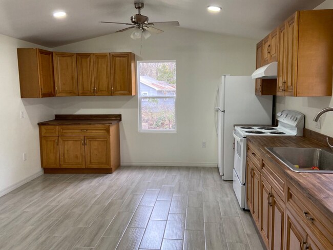 Building Photo - Remodeled 4 Bedroom, 2 Bathroom Manufactur...