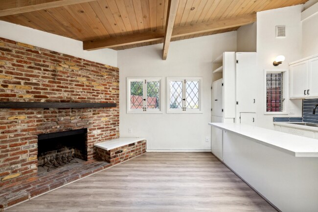 Building Photo - 6357 Florio St