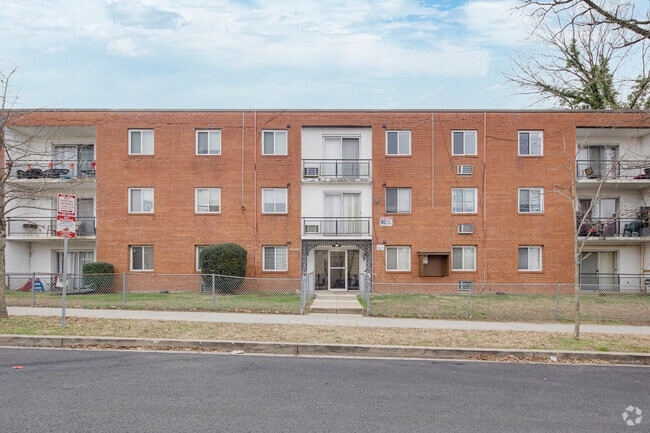 Front - 1721 T St SE