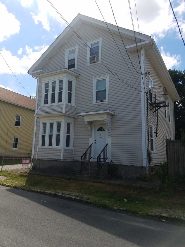 20 Jones st Cumberland RI $1300/month - 20 Jones st Cumberland RI  $1300/month