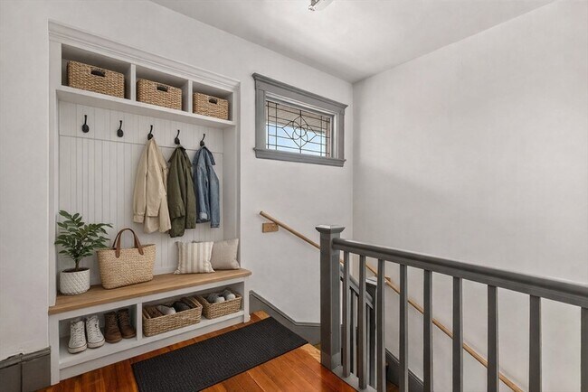 Building Photo - 2085 Centre St