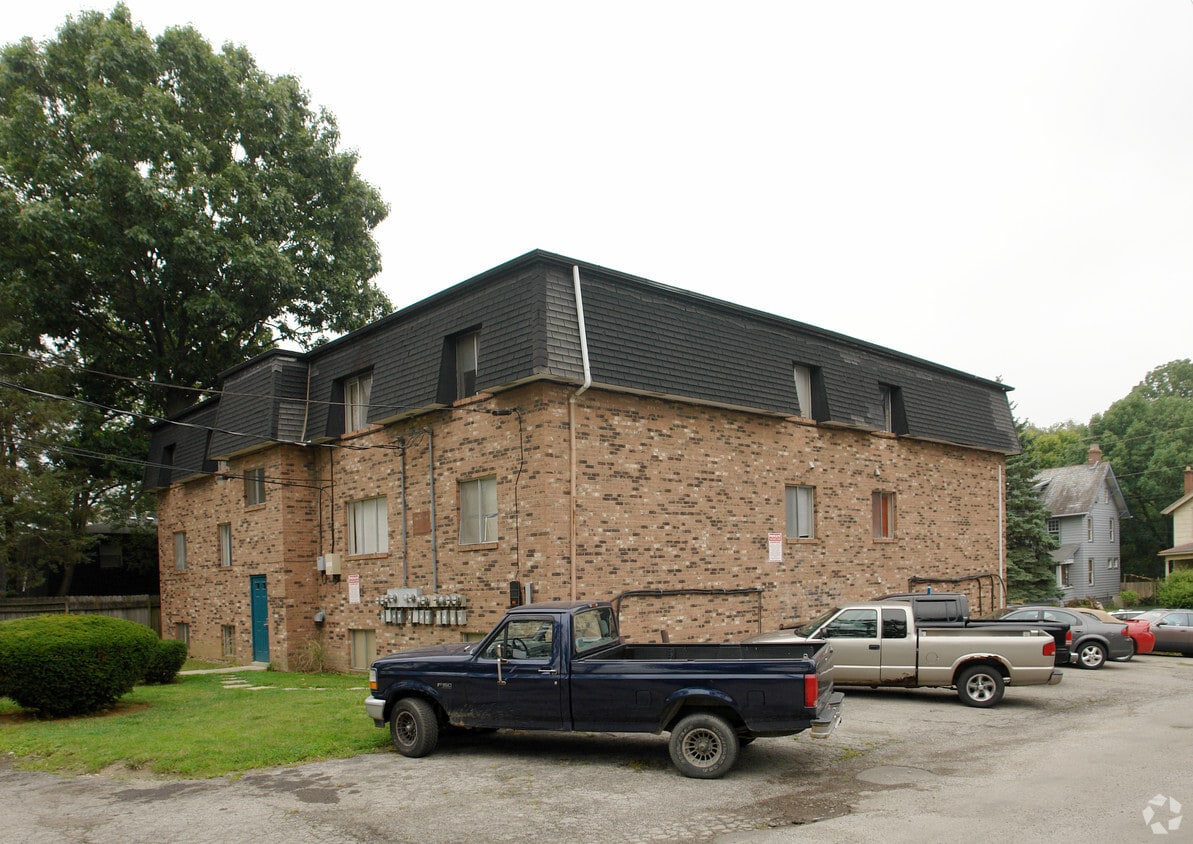 Building Photo - 360 Northwood Ave