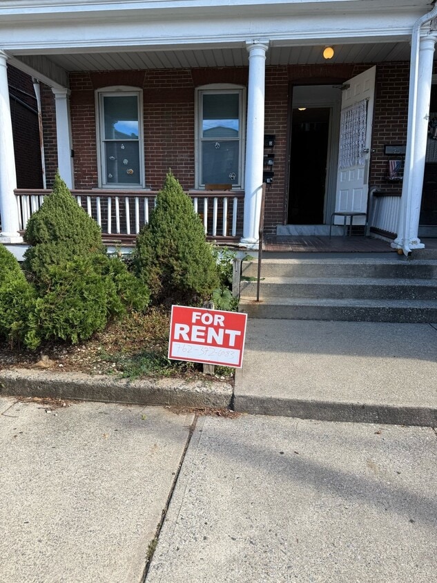 Primary Photo - 716 Linden St