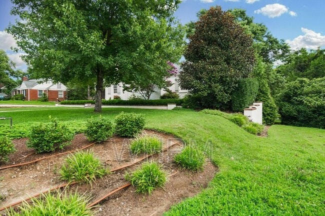 Building Photo - 541 Skyview Dr