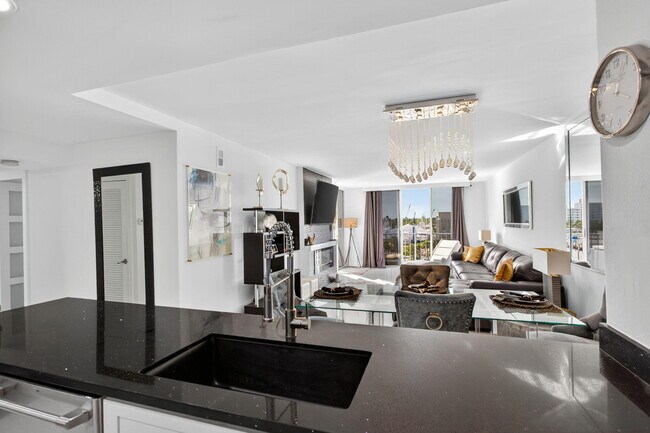 Foto del edificio - 1609 N Riverside Dr