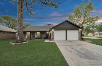Building Photo - 5215 Rivertree Ln