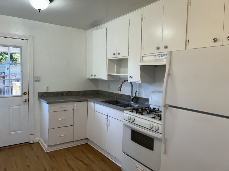 Primary Photo - 335-337 W 8th St