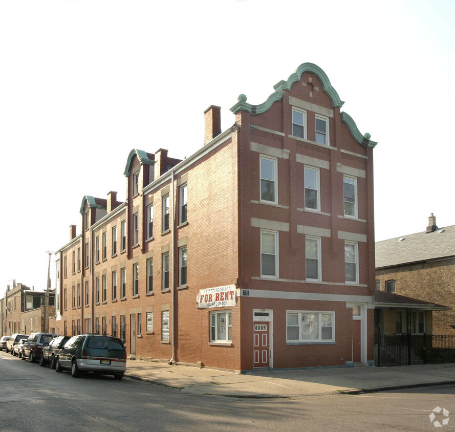 3227 S Carpenter St - Bridgeport