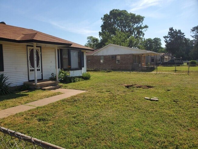 Building Photo - 10311 Bellview Dr