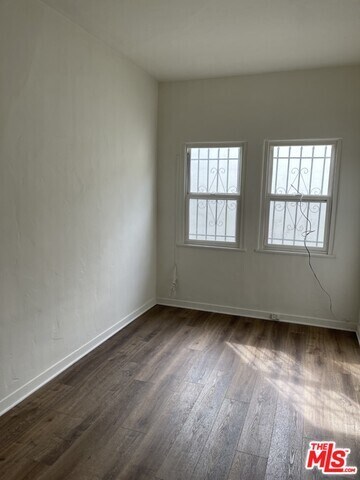 Building Photo - 321 S Reeves Dr