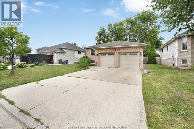 Building Photo - 3268 Robinet Rd