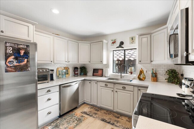 Foto del edificio - 2402 Desert Willow Dr