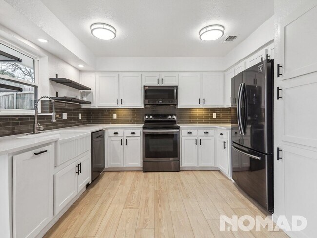 Foto del edificio - 3 Bedroom Single Family Home in Grapevine