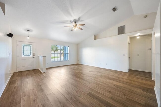 Building Photo - 9611 Saragossa St