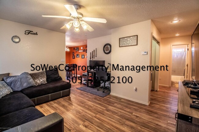Foto del edificio - 3 Bedroom 2 Bath 2 Car Garage in Bloomfield